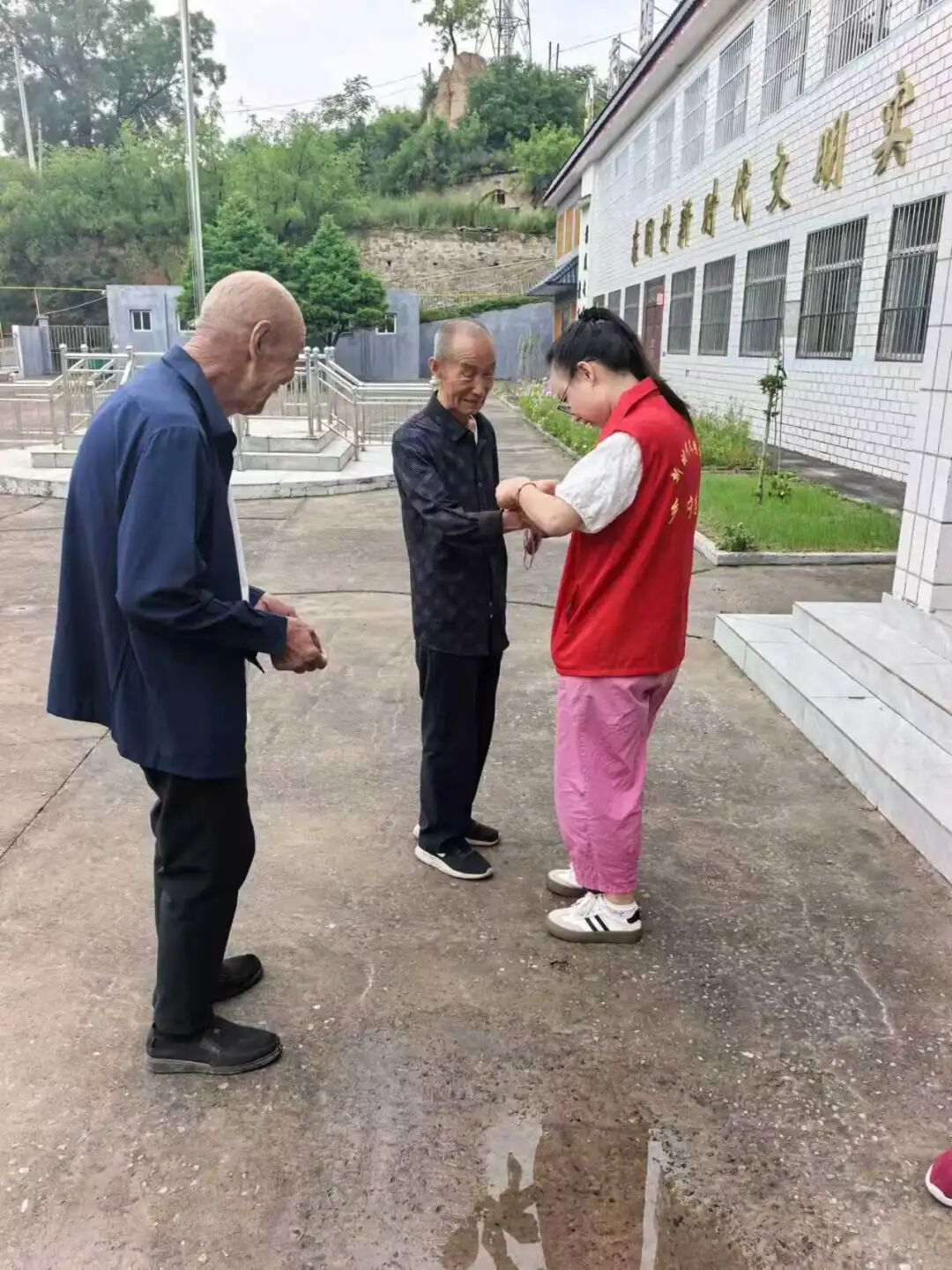 配图3